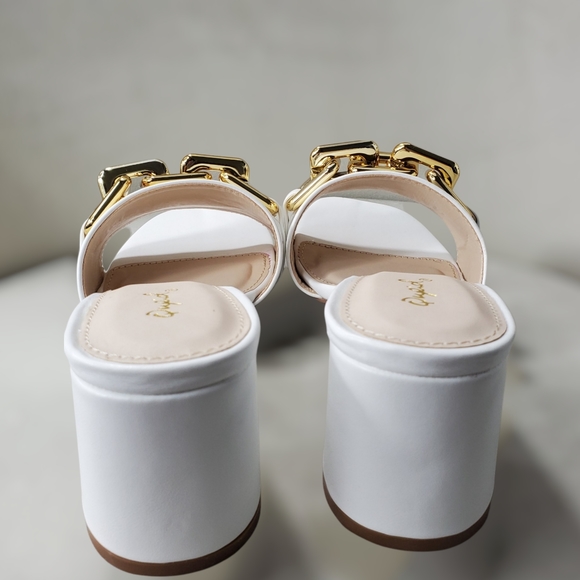 🎉✨️HOST PICK✨️🎉 White Gold Chain Link Sandals - Picture 7 of 10